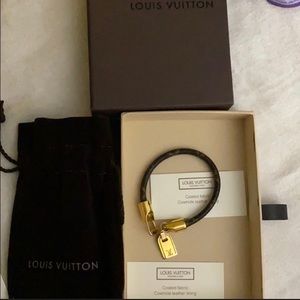 Louis Vuitton bracelet luck it monogram 17